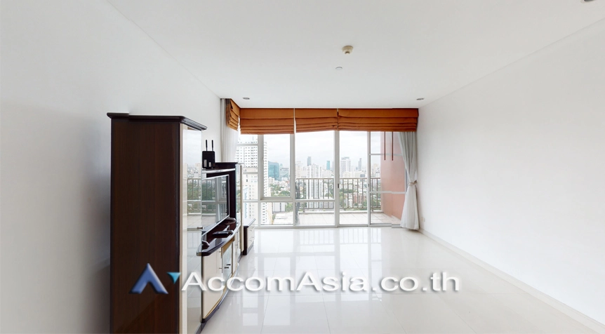 Pet friendly |  Fullerton Sukhumvit Condominium  2 Bedroom for Rent BTS Ekkamai in Sukhumvit Bangkok