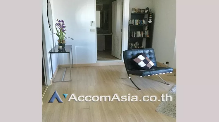  1 Bedroom  Condominium For Sale in Charoennakorn, Bangkok  near BTS Krung Thon Buri (AA24238)