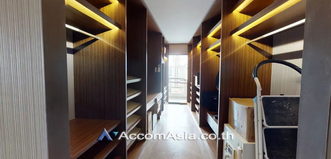 unit 2 Bedrooms  Condominium For Sale in Sukhumvit, Bangkok  near BTS Phrom Phong (AA24244)