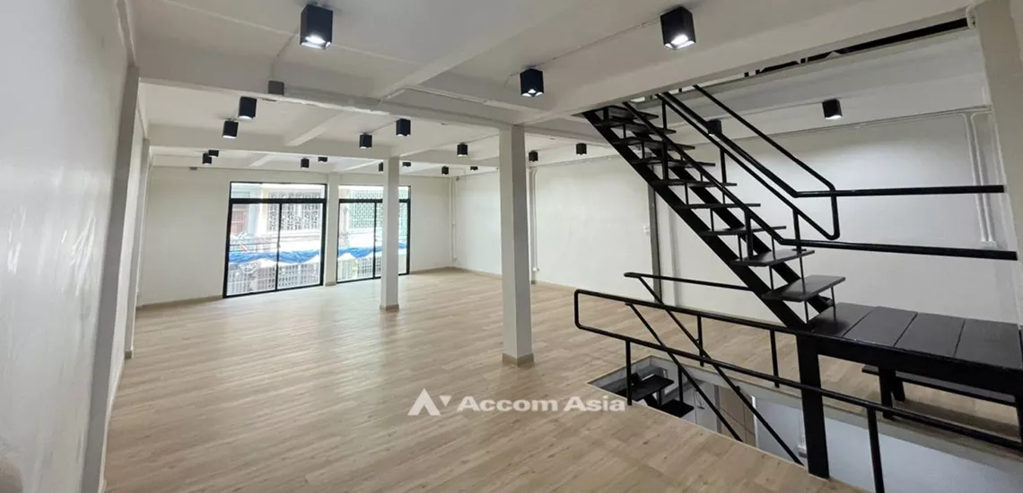 4  Shophouse for rent and sale in sathorn ,Bangkok BRT Thanon Chan AA24269
