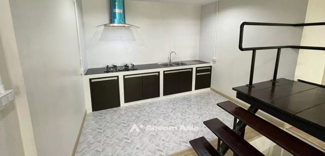 6  Shophouse for rent and sale in sathorn ,Bangkok BRT Thanon Chan AA24269