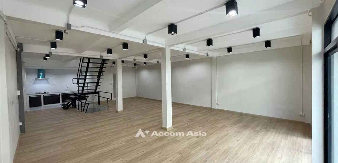 5  Shophouse for rent and sale in sathorn ,Bangkok BRT Thanon Chan AA24269