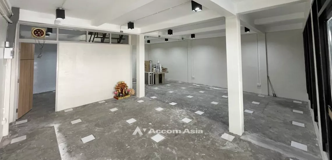  1  Shophouse for rent and sale in sathorn ,Bangkok BRT Thanon Chan AA24269