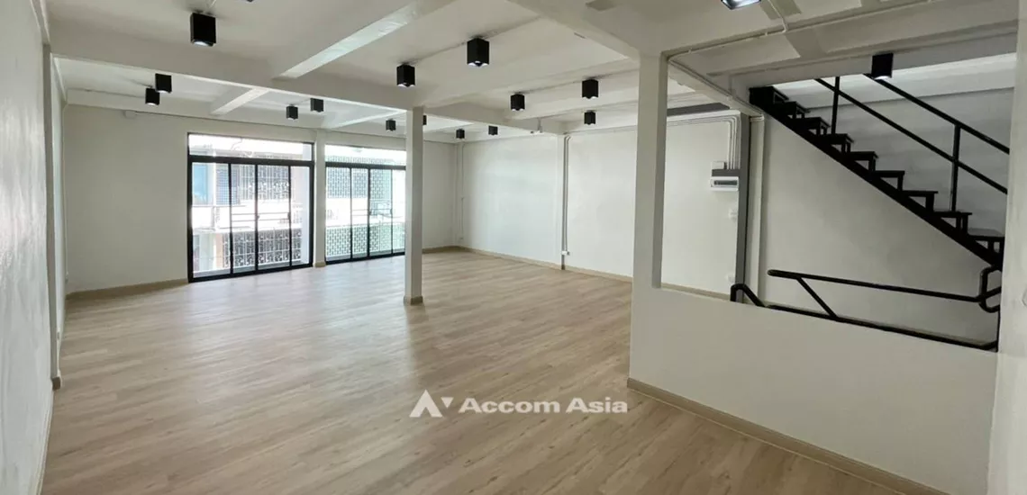 8  Shophouse for rent and sale in sathorn ,Bangkok BRT Thanon Chan AA24269