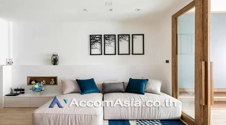 1 Bedroom  Condominium For Rent in Silom, Bangkok  near BTS Surasak (AA24273)