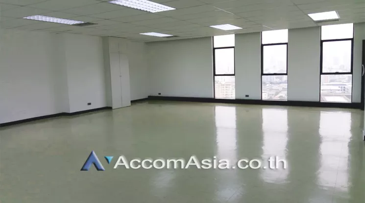  2  Office Space For Rent in Ratchadapisek ,Bangkok MRT Sutthisan at Cs Tower AA24286