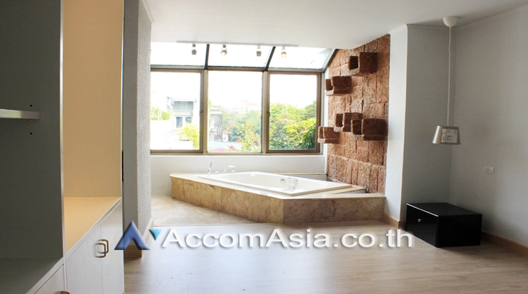 9  3 br Townhouse for rent and sale in Sukhumvit ,Bangkok BTS Phrom Phong AA24300