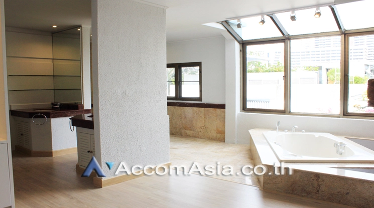 10  3 br Townhouse for rent and sale in Sukhumvit ,Bangkok BTS Phrom Phong AA24300