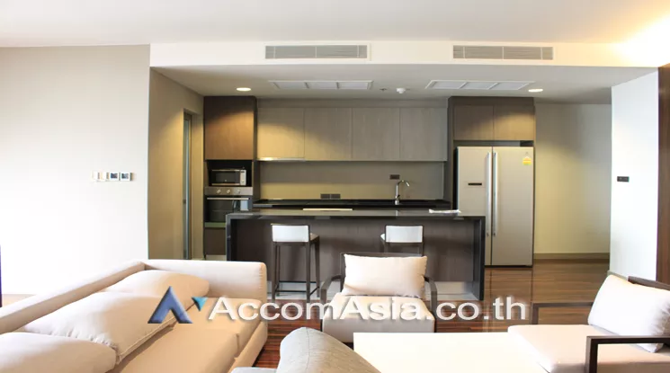  4 Bedrooms  Apartment For Rent in Sukhumvit, Bangkok  near BTS Phrom Phong (AA24303)
