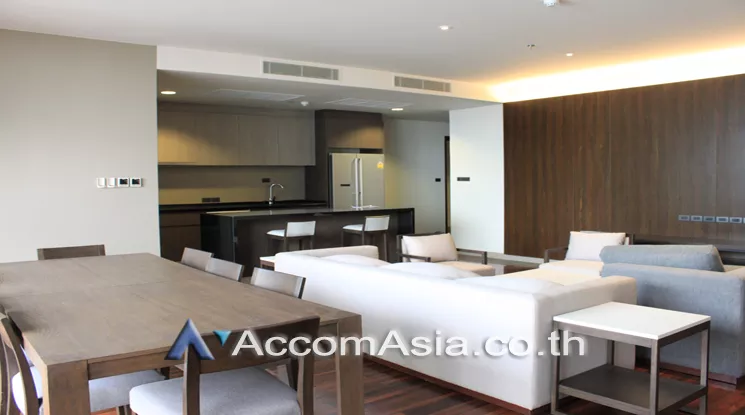  4 Bedrooms  Apartment For Rent in Sukhumvit, Bangkok  near BTS Phrom Phong (AA24303)