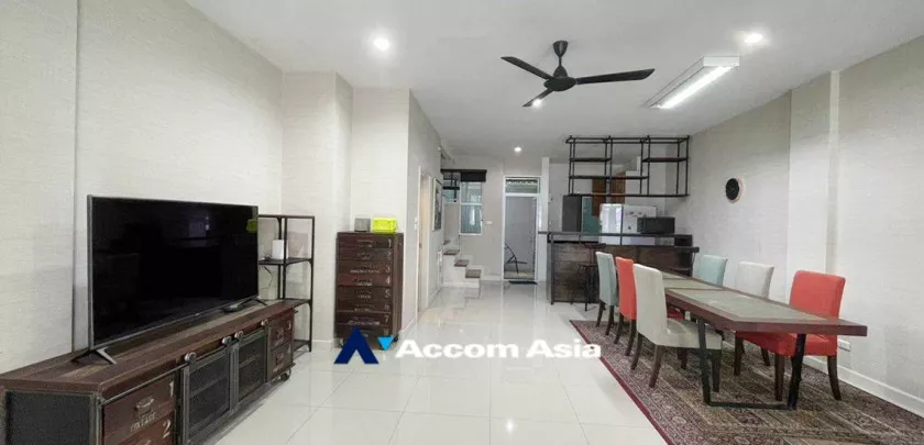 Home Office |  4 Bedrooms  Townhouse For Rent in Sukhumvit, Bangkok  near BTS Bang Chak (AA24309)