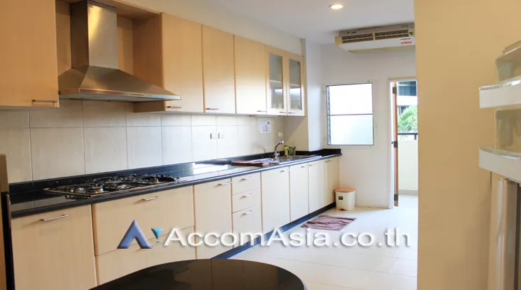 Pet friendly |  3 Bedrooms  Apartment For Rent in Sukhumvit, Bangkok  near BTS Nana (AA24339)