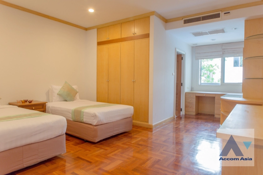 10  3 br Apartment For Rent in Sukhumvit ,Bangkok BTS Nana at Comfortable and Fully Furnished Apartment near BTS AA24340