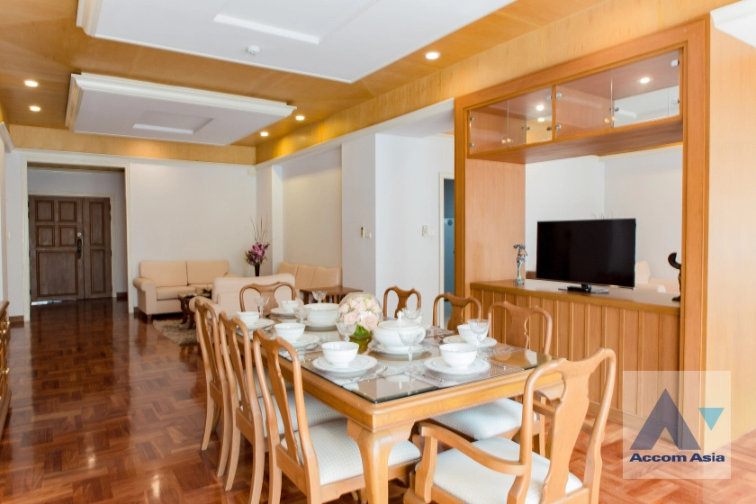 5  3 br Apartment For Rent in Sukhumvit ,Bangkok BTS Nana at Comfortable and Fully Furnished Apartment near BTS AA24340
