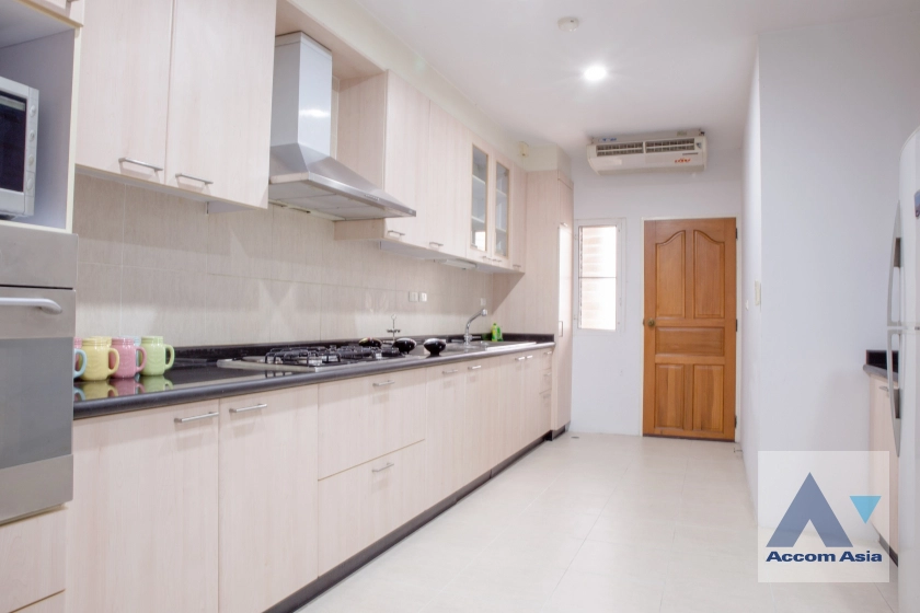 6  3 br Apartment For Rent in Sukhumvit ,Bangkok BTS Nana at Comfortable and Fully Furnished Apartment near BTS AA24340