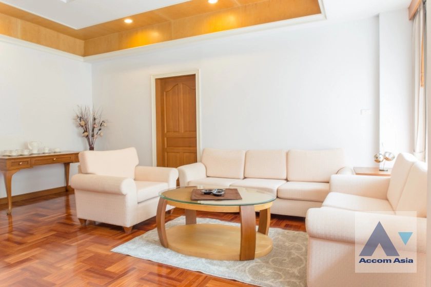  1  3 br Apartment For Rent in Sukhumvit ,Bangkok BTS Nana at Comfortable and Fully Furnished Apartment near BTS AA24340