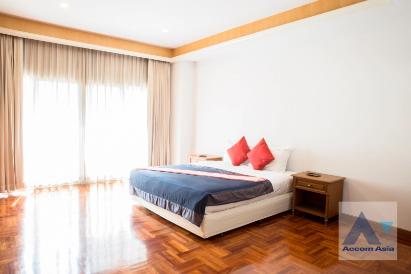 7  3 br Apartment For Rent in Sukhumvit ,Bangkok BTS Nana at Comfortable and Fully Furnished Apartment near BTS AA24340