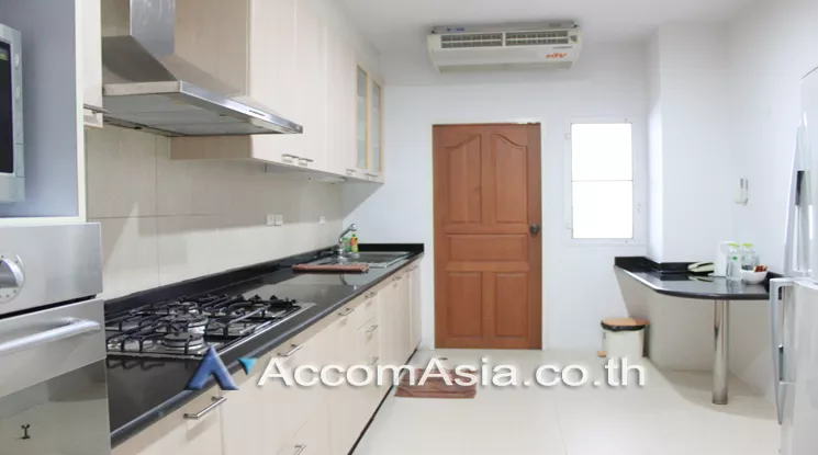 Pet friendly |  3 Bedrooms  Apartment For Rent in Sukhumvit, Bangkok  near BTS Nana (AA24341)