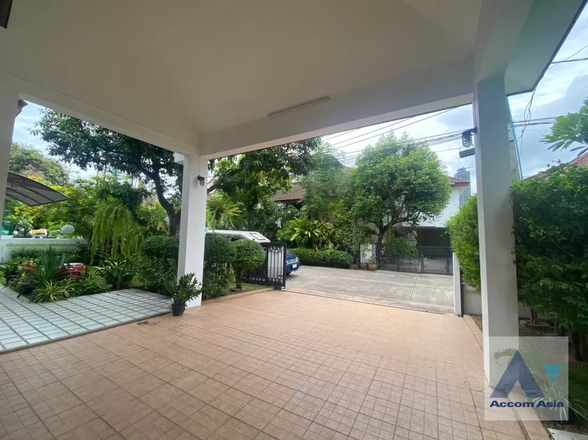 unit 5 Bedrooms  House For Rent in Sukhumvit, Bangkok  near BTS Thong Lo (AA24348)