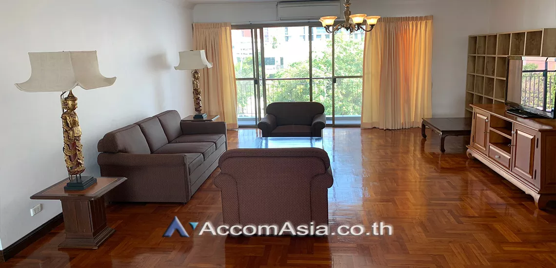  3 Bedrooms  Apartment For Rent in Phaholyothin, Bangkok  near BTS Ari (AA31374)