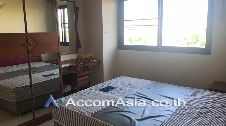  2 Bedrooms  Apartment For Rent in Phaholyothin, Bangkok  near BTS Ari (AA31401)