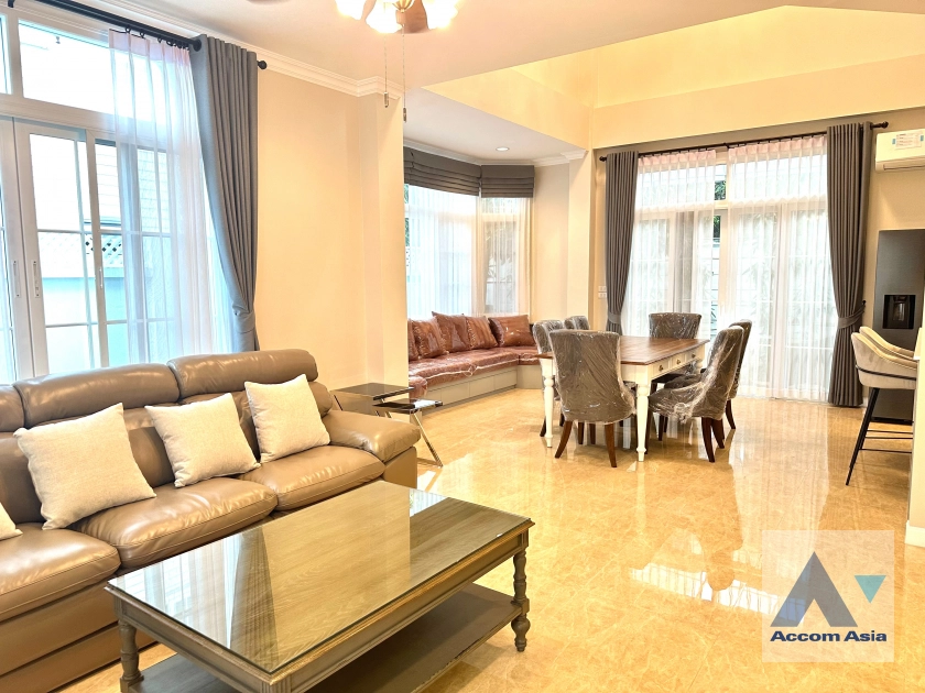 4  4 br House For Sale in Bang Na ,Bangkok  at Fantasia Villa 4 AA31663