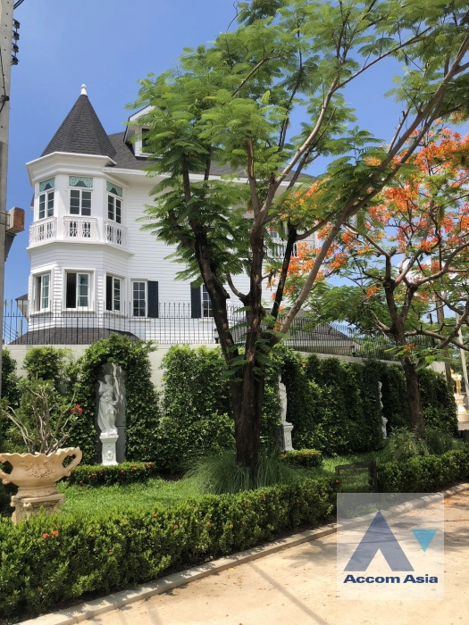  1  4 br House For Sale in Bang Na ,Bangkok  at Fantasia Villa 4 AA31663