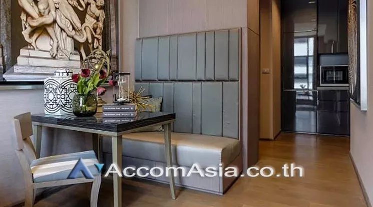 unit 1 Bedroom  Condominium For Sale in Silom, Bangkok  near BTS Surasak (AA24390)
