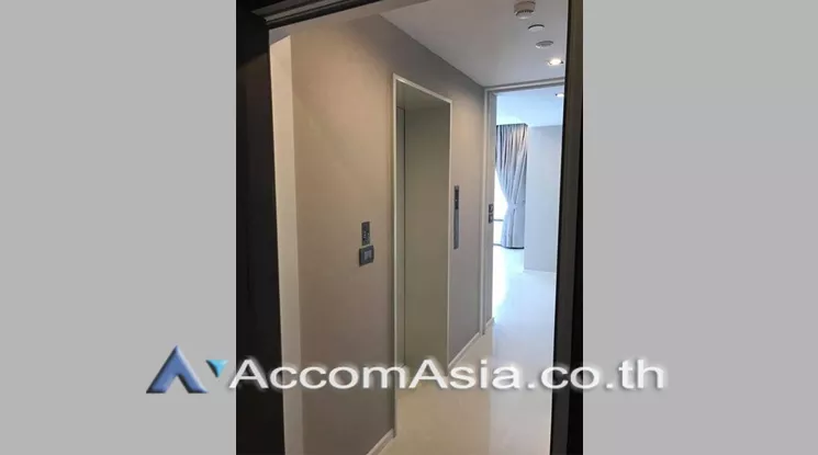  2 Bedrooms  Condominium For Sale in Sathorn, Bangkok  near BTS Surasak (AA24392)