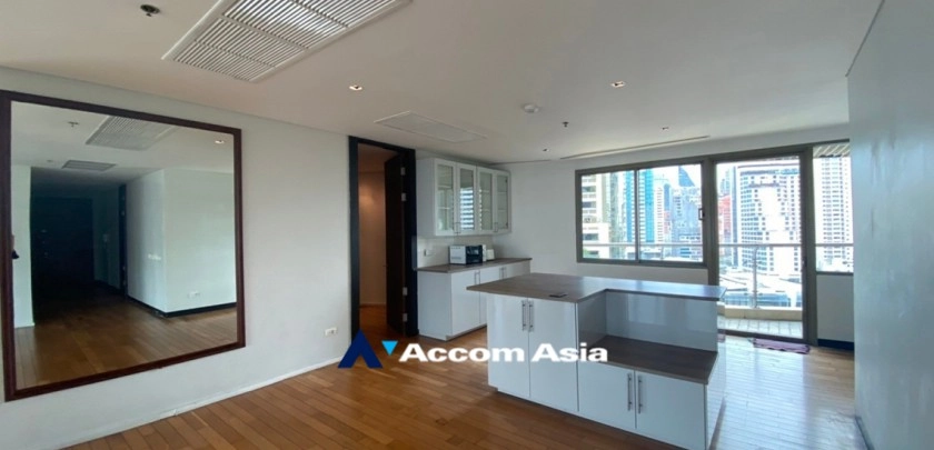 unitBig Balcony, Pet friendly |  3 Bedrooms  Condominium For Rent in Sukhumvit, Bangkok  near BTS Asok - MRT Sukhumvit (AA24400)