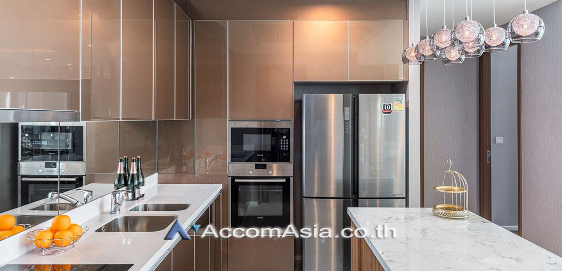  1  3 br Condominium For Sale in Charoenkrung ,Bangkok BTS Saphan Taksin at Menam Residences AA24409