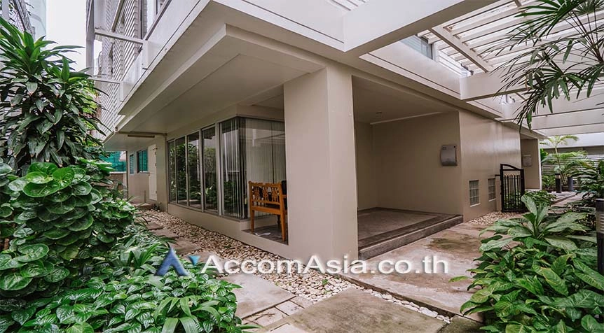 Pet friendly |  4 Bedrooms  House For Rent in Sukhumvit, Bangkok  near BTS Phrom Phong (AA24412)