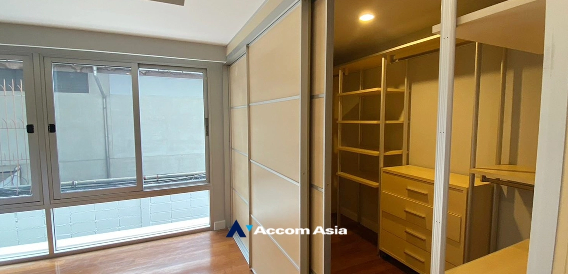 12  4 br House For Rent in Sukhumvit ,Bangkok BTS Phrom Phong at House suite for family AA24413