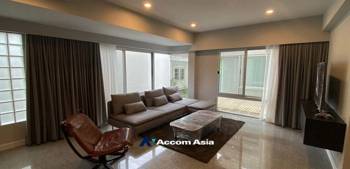unit 4 Bedrooms  House For Rent & Sale in Sukhumvit, Bangkok  near BTS Phrom Phong (AA24413)