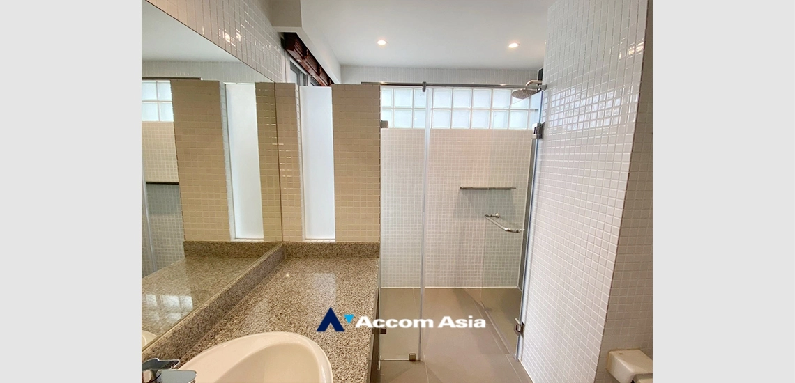 23  4 br House for rent and sale in Sukhumvit ,Bangkok BTS Phrom Phong at House suite for family AA24413