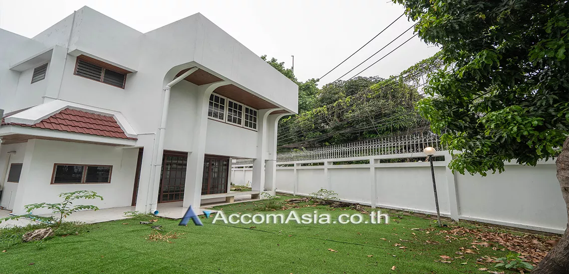 unitHome Office |  3 Bedrooms  House For Rent & Sale in Sukhumvit, Bangkok  near BTS Asok - MRT Sukhumvit (AA24422)