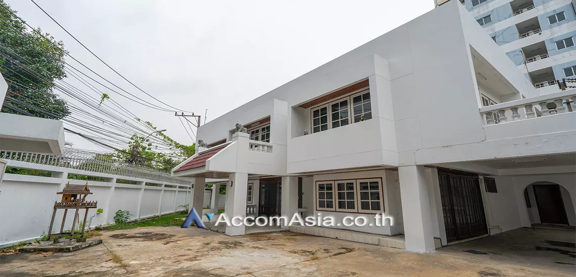 unitHome Office |  3 Bedrooms  House For Rent & Sale in Sukhumvit, Bangkok  near BTS Asok - MRT Sukhumvit (AA24422)