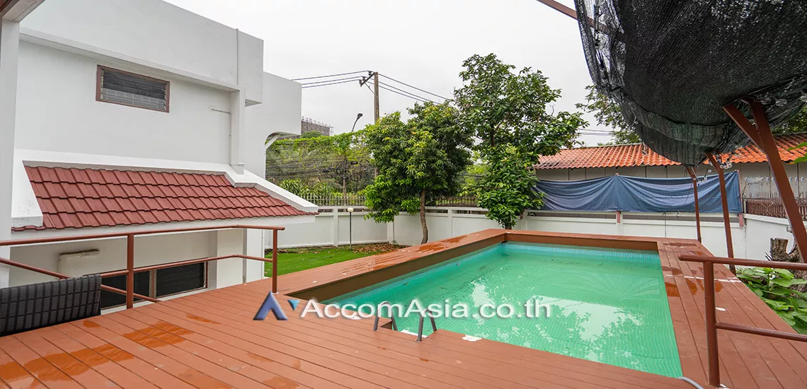 unitHome Office |  3 Bedrooms  House For Rent & Sale in Sukhumvit, Bangkok  near BTS Asok - MRT Sukhumvit (AA24422)