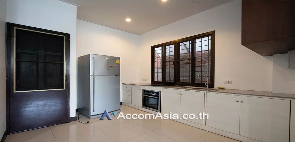 Home Office |  3 Bedrooms  Townhouse For Rent in Sukhumvit, Bangkok  near BTS Phra khanong (AA24452)