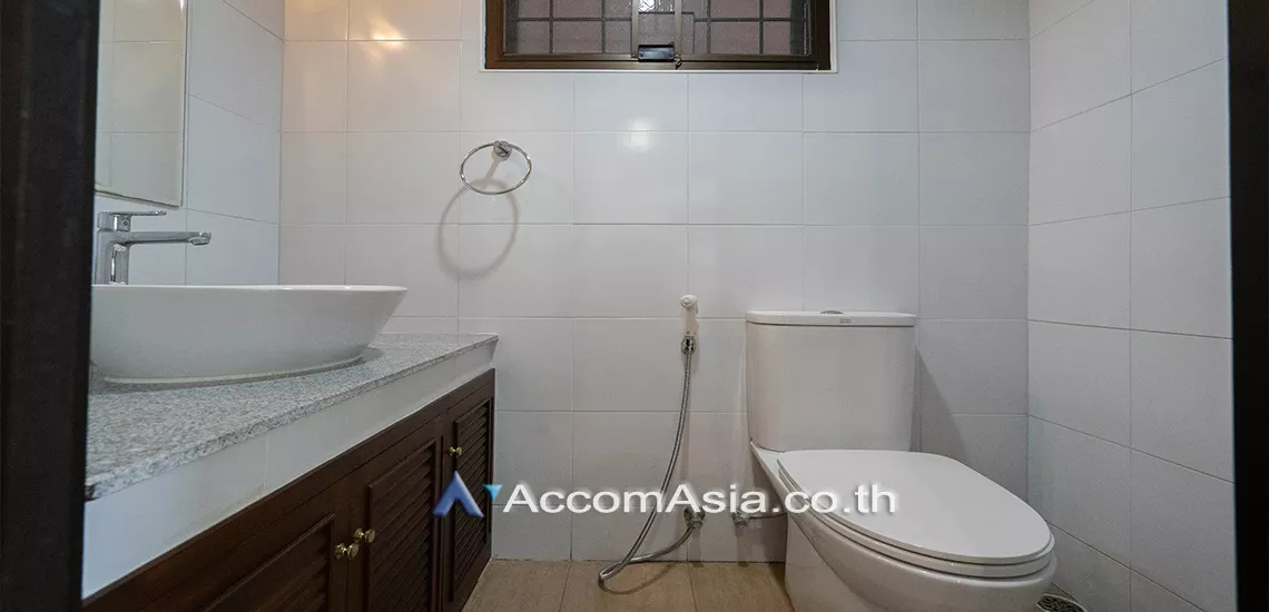 12  3 br Townhouse for rent and sale in Sukhumvit ,Bangkok BTS Phra khanong AA24452