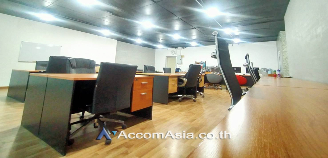 5  Office Space for rent and sale in Sukhumvit ,Bangkok BTS Nana at Sukhumvit Suite AA24502