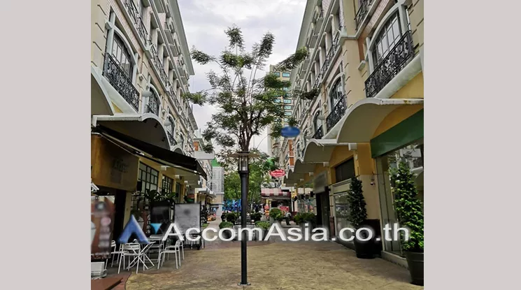  Shophouse For Rent & Sale in Silom, Bangkok  near BTS Surasak (AA24514)