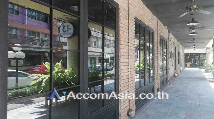  2  Retail / Showroom For Rent in silom ,Bangkok BTS Surasak AA24521