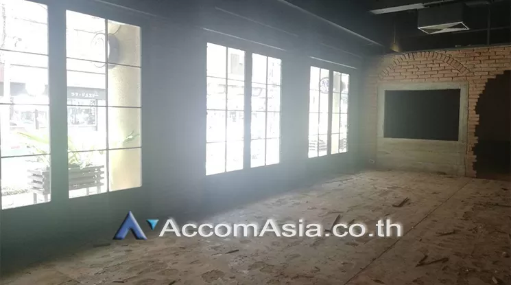  1  Retail / Showroom For Rent in silom ,Bangkok BTS Surasak AA24521