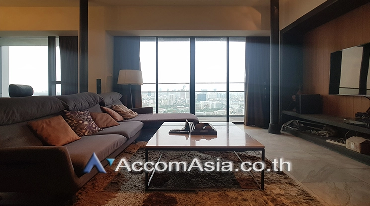 unitFully furnished condo with warm interior at The Met Sathorn (AA24527)
