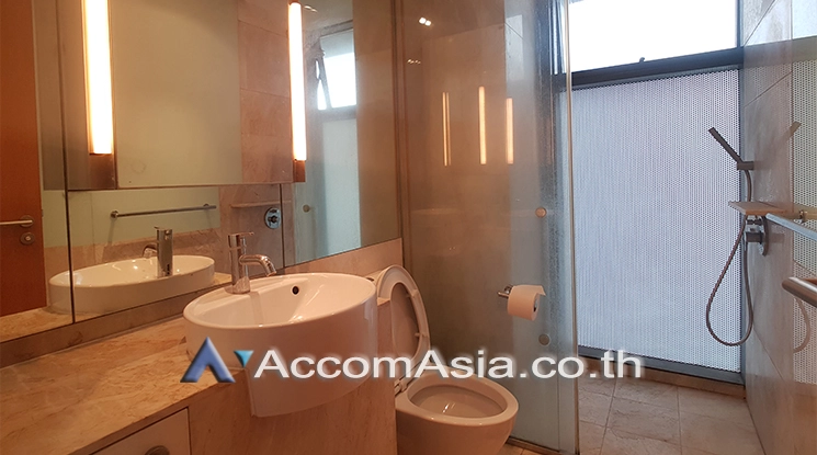 unitFully furnished condo with warm interior at The Met Sathorn (AA24527)