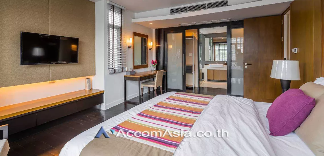 Pet friendly |  3 Bedrooms  Apartment For Rent in Sukhumvit, Bangkok  near BTS Thong Lo (AA24557)