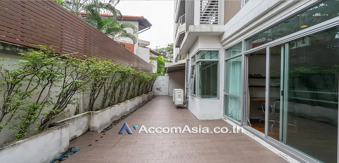 Huge Terrace, Pet friendly |  2 Bedrooms  Apartment For Rent in Sukhumvit, Bangkok  near BTS Thong Lo (AA24558)