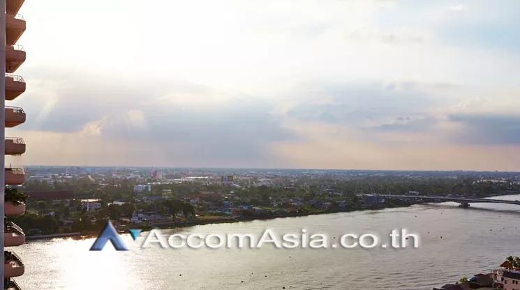  3 Bedrooms  Condominium For Sale in Phaholyothin, Bangkok  (AA24616)
