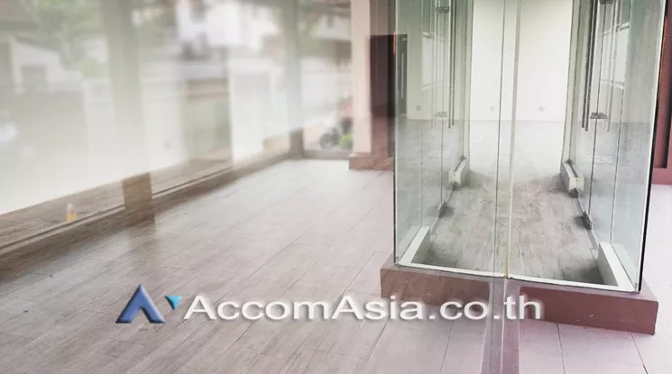 unit Retail / showroom For Rent in Sukhumvit, Bangkok  near BTS Phrom Phong (AA24617)